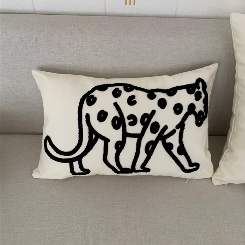 HOT北欧线条简约毛巾绣猎豹个性绣花抱枕M套腰枕枕头高克重帆布