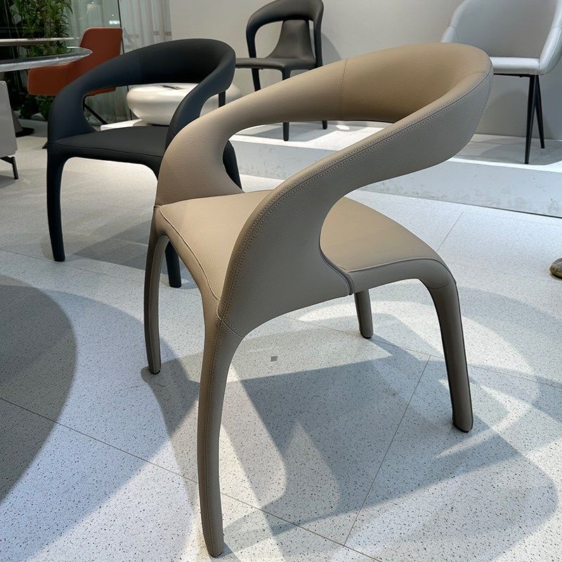 新款椅子餐椅e家用休闲椅咖啡椅超纤全皮质钢架意式艺术样板房整