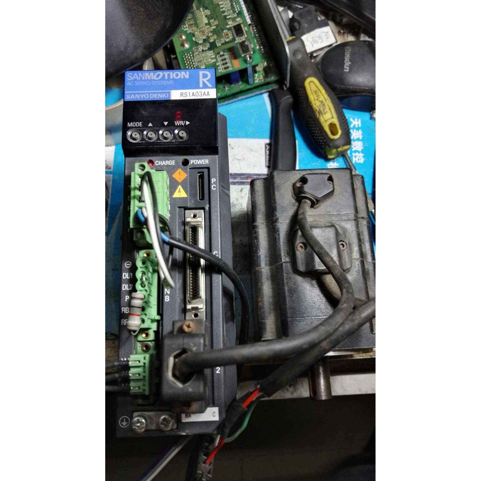 伺服驱动器QS1A03AA RS1A01AA 05A 10A 15AAWA 一小时快维修