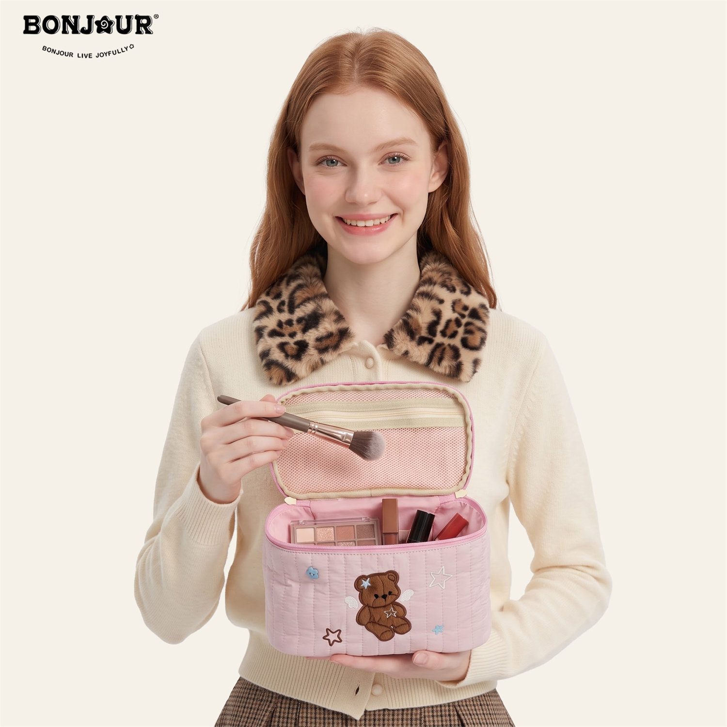 Bonjour可爱刺绣绗缝手提化妆包大容量分区便携护肤品收纳包