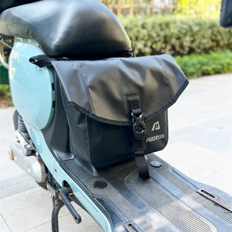 全防水电动车坐垫挂包踏s板车座椅收纳包坐桶前置雨衣充电器置物