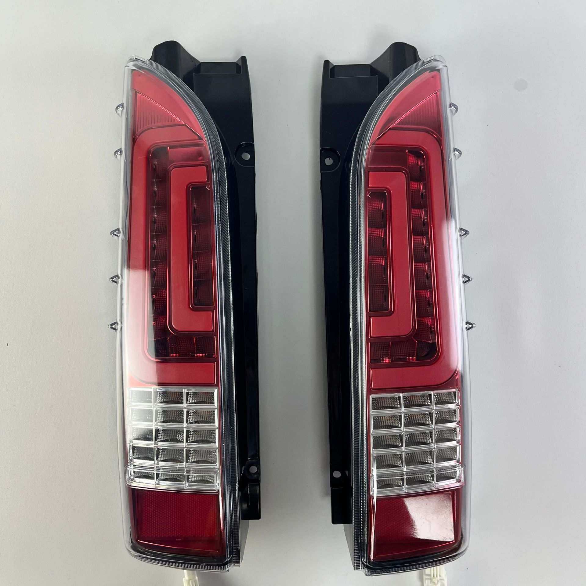 适用于05-18年丰田海狮 HIACE 200系 LED尾灯 刹车灯 转向灯改装