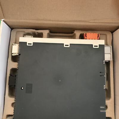 议价施耐德伺服LXM32AU60N4驱动器6A RMS峯值电流3相480V