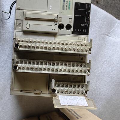PLCTSX3721101带TSXDMZ28DTT议价及维修！
