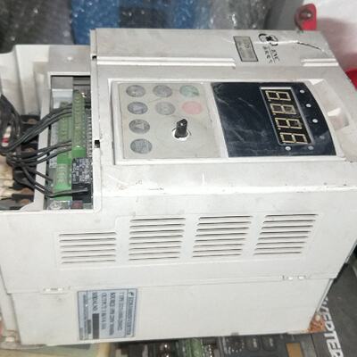 易能eds1000-2s0022变频器220v单相变频器壳子议价