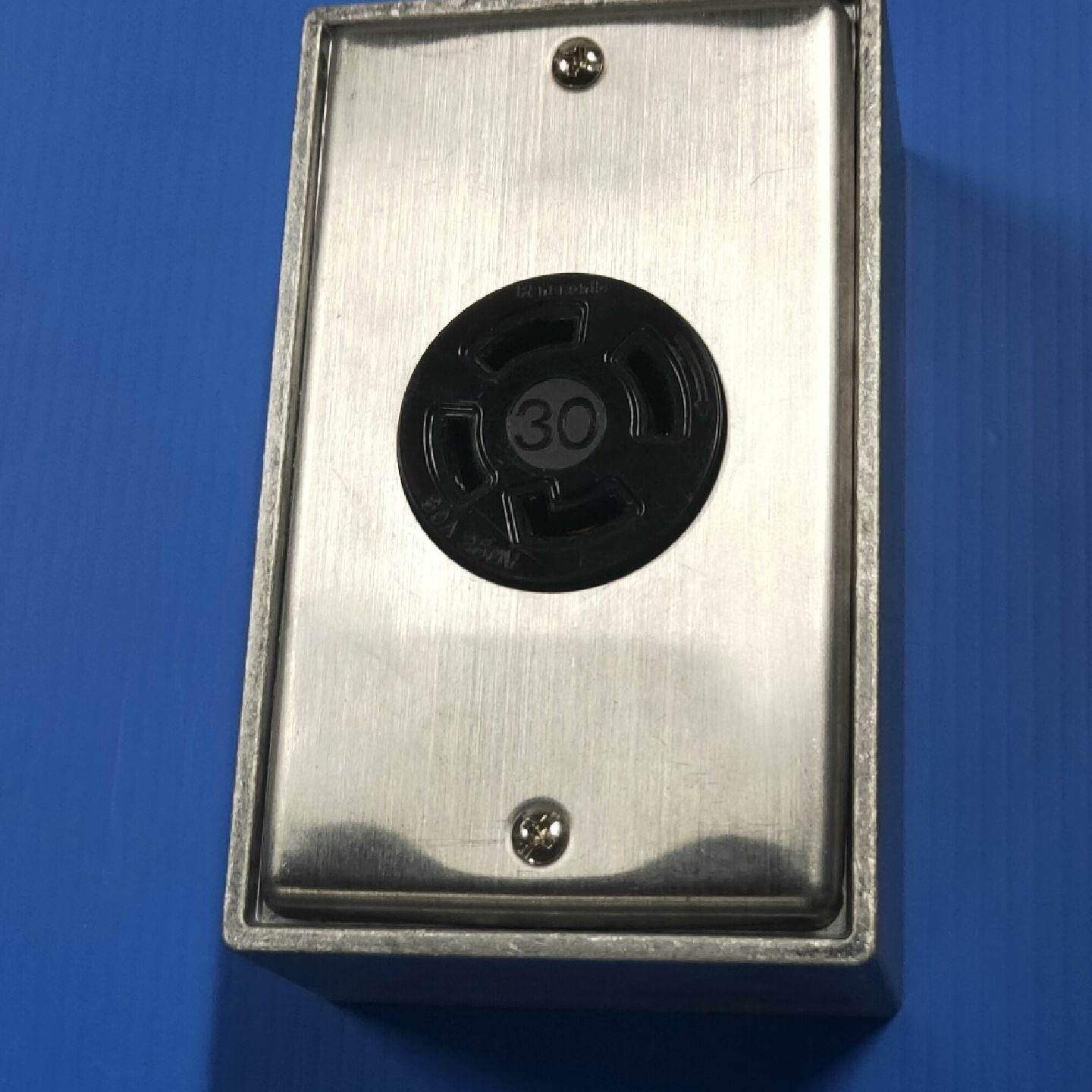 松下30A插座WF2430适合三相四线200V，与松下插头W--议价商品