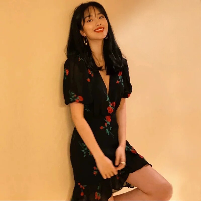 re杨采钰同款连衣裙黑色玫瑰法式复古一片式茶歇裹身裙