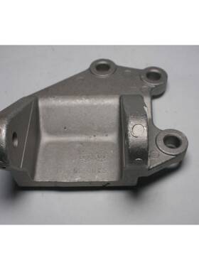 SA00-39-011F适用于马自达S3/S7机脚胶支架后MT