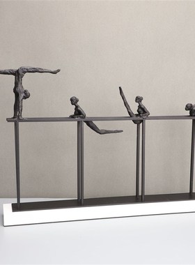 现代简约轻奢金属人物摆件u客厅玄关电视柜样板房家居桌面软装饰