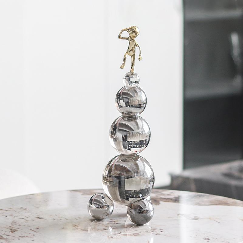 轻奢样板房摆件几何堆积水晶圆球小金人物遥望者雕塑别墅酒店饰品