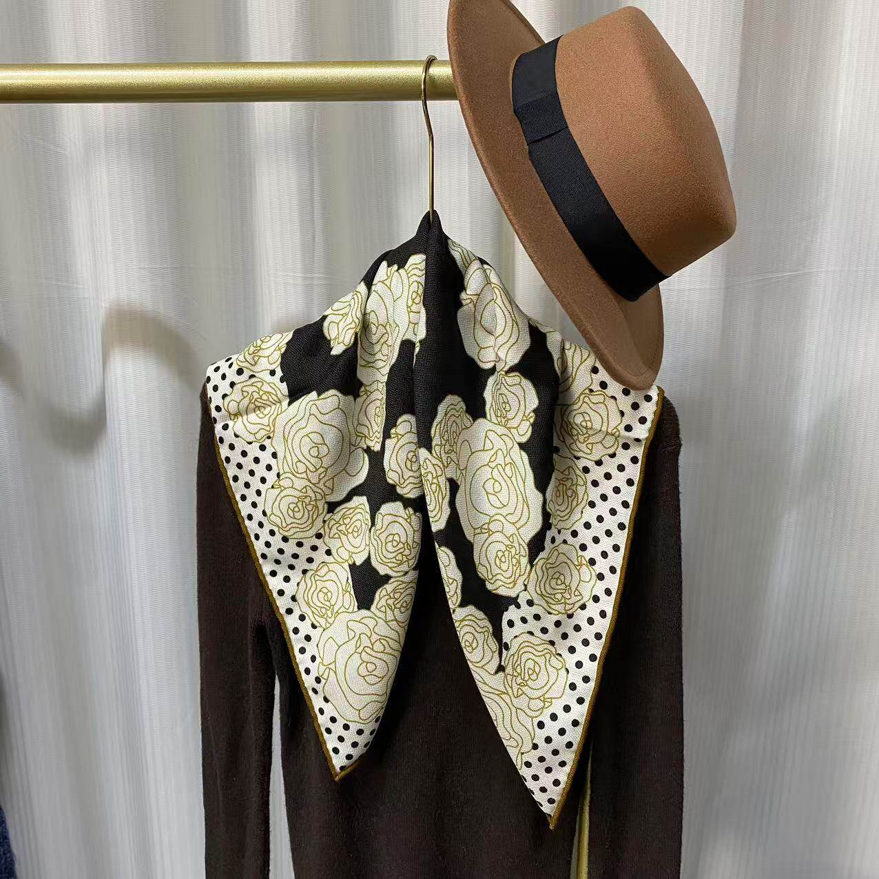 桑蚕丝羊毛【黑米山茶】60丝毛方巾双面印花手工卷边丝巾K706