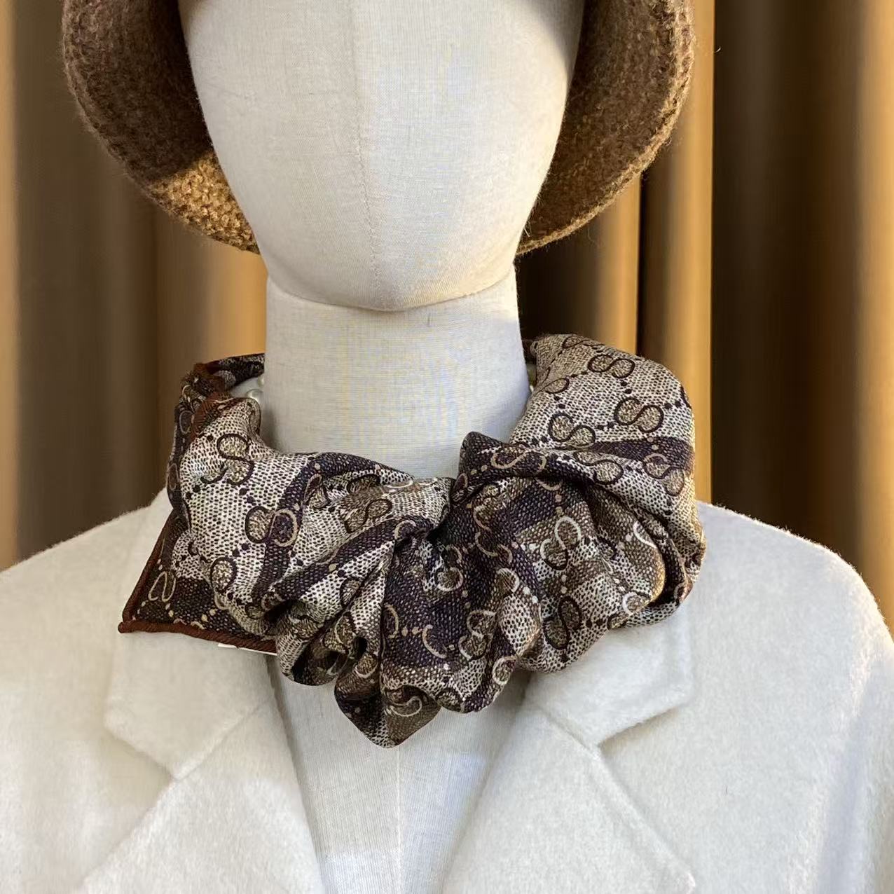 桑蚕丝羊毛【G家老花】60丝毛方巾双面印花手工卷边丝巾K356