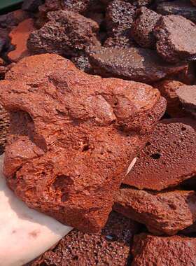 现货红火山石蘑菇石黑色对破一面切厚5-7cm火山石20-40cm原石