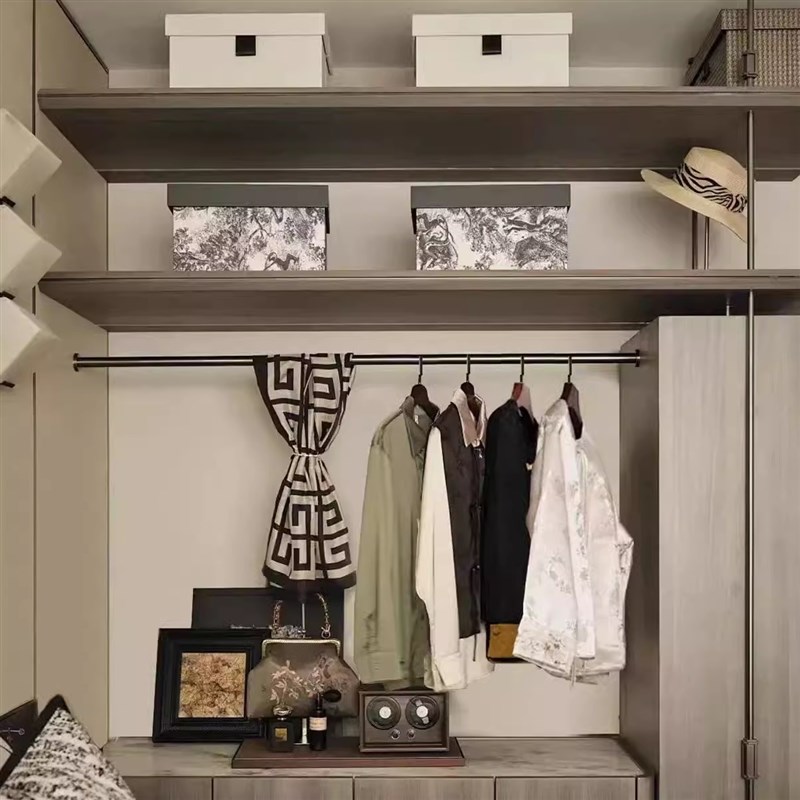 新中式样板房衣帽间国风衣服女生组合定制衣柜展厅软装饰品摆件