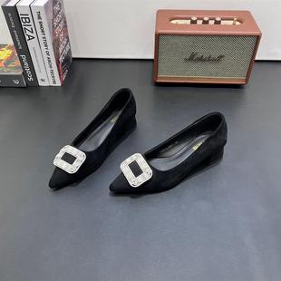 2026春季新款法式尖头粗跟高跟鞋女中跟绒面气质名媛水钻通勤单鞋