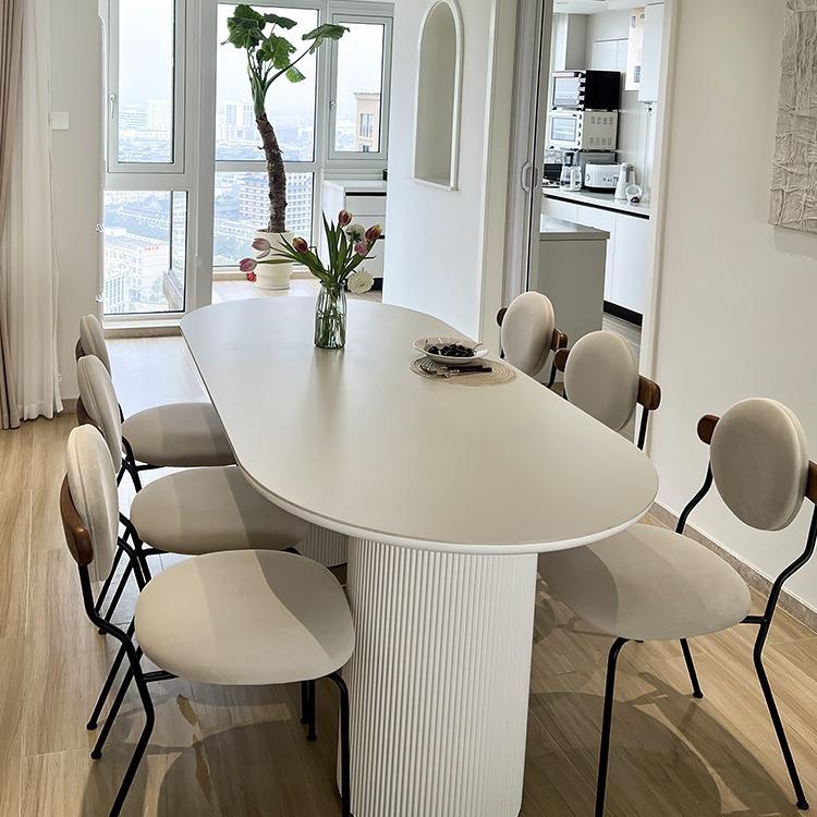 奶油风椭圆岩板餐桌椅组合家用小户型实木餐桌简约现代长方形饭桌