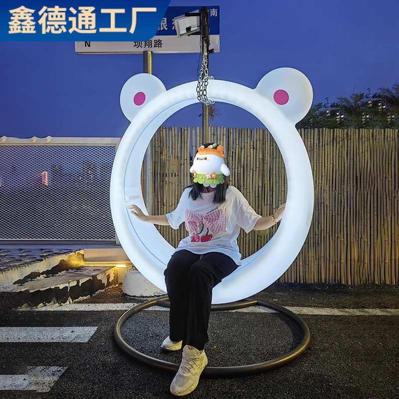 熊猫秋千吊篮吊椅发光户外躺椅露营地装饰月亮灯落地花园庭院灯图片