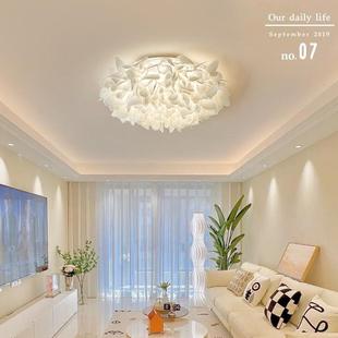 北欧创意卧室吊灯温馨浪漫ins少女房间灯饰现代餐厅灯吸顶卧室灯