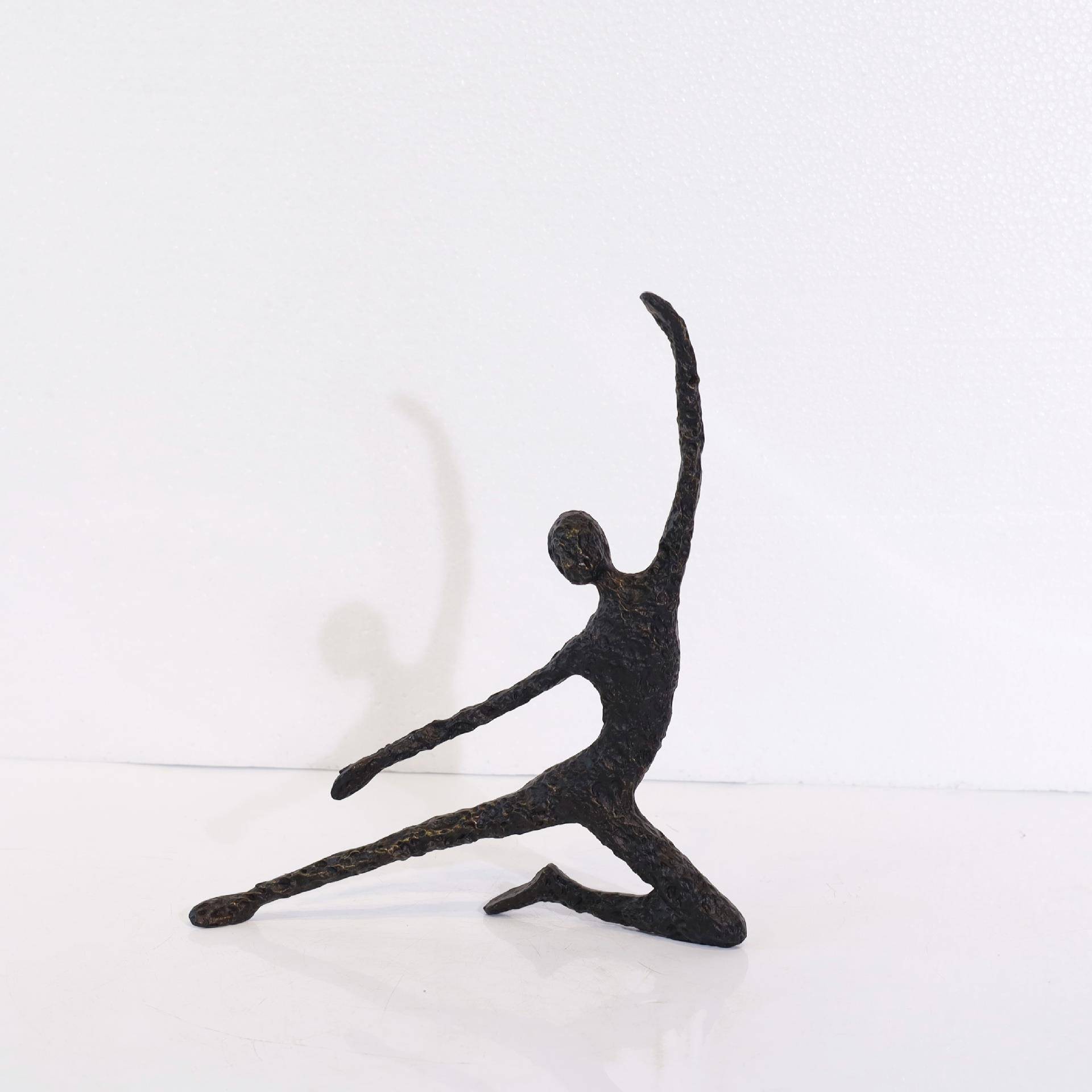 创意抽象黑色人物铸铁雕塑摆设别墅客厅书柜开放柜博古架软装摆件