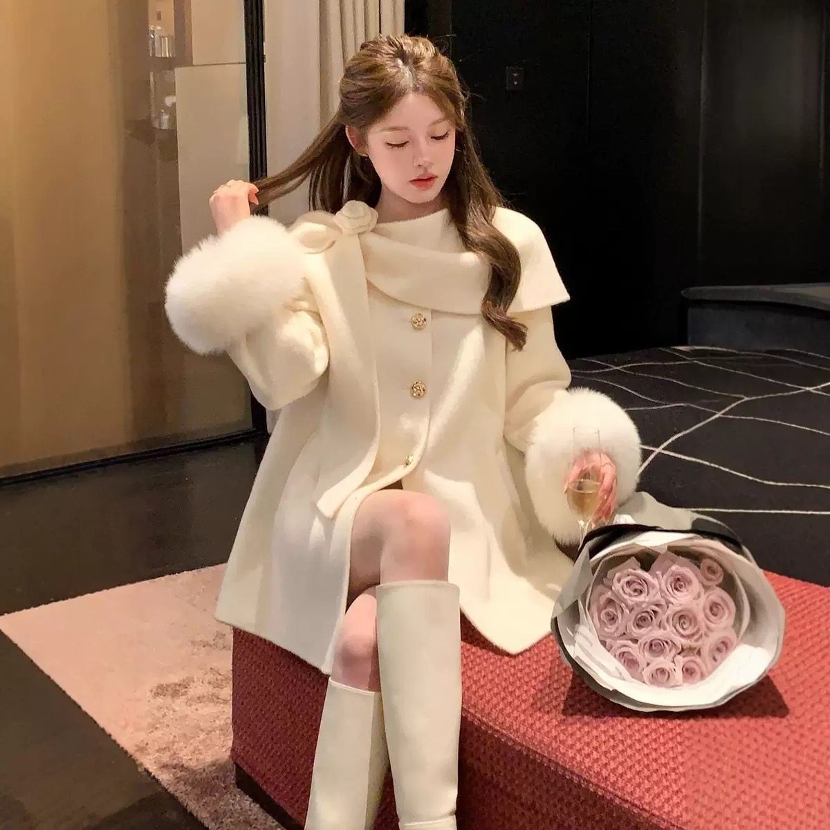 杨小卷新款富家千金毛毛袖白色大衣短款小香风双面呢外套宽松衣服