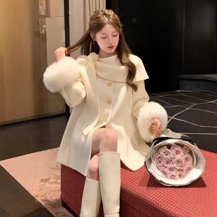 杨小卷新款富家千金毛毛袖白色大衣短款小香风双面呢外套宽松衣服