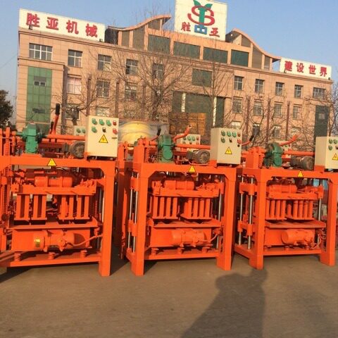 山东胜亚机械大链条制砖机 小型空心砖机 水泥制砖机QM4-40