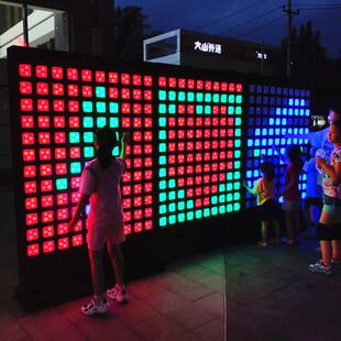 地产商业暖场道具发光互动触摸感应墙翻转墙签到墙网红打卡音乐墙