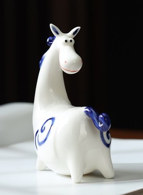 【我是一只彪悍的马】个性创意陶瓷小白马桌面客厅家居马装饰摆件