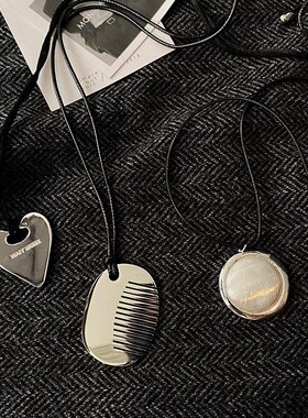 新款黑绳子不锈钢小梳子长款项链字母爱心拉丝白色圆形小众项链女