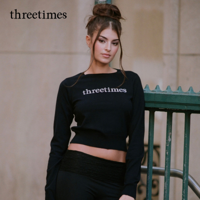 threetimes2026春季女士黑色针织衫毛衣修身短款长袖收腰内搭上衣