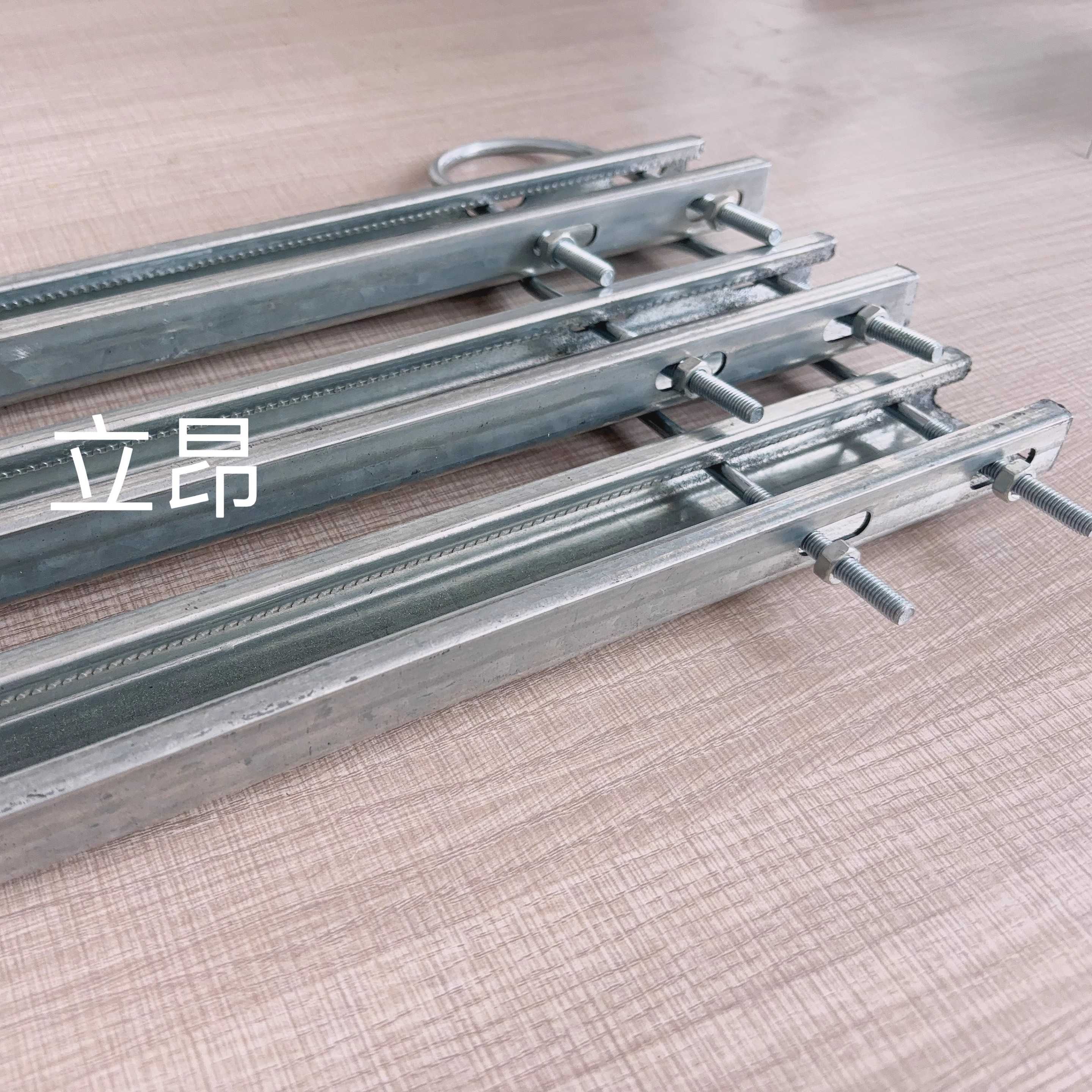 304不锈钢c型钢高架地板型钢304管夹导轨c型槽滑轨道镀锌槽钢