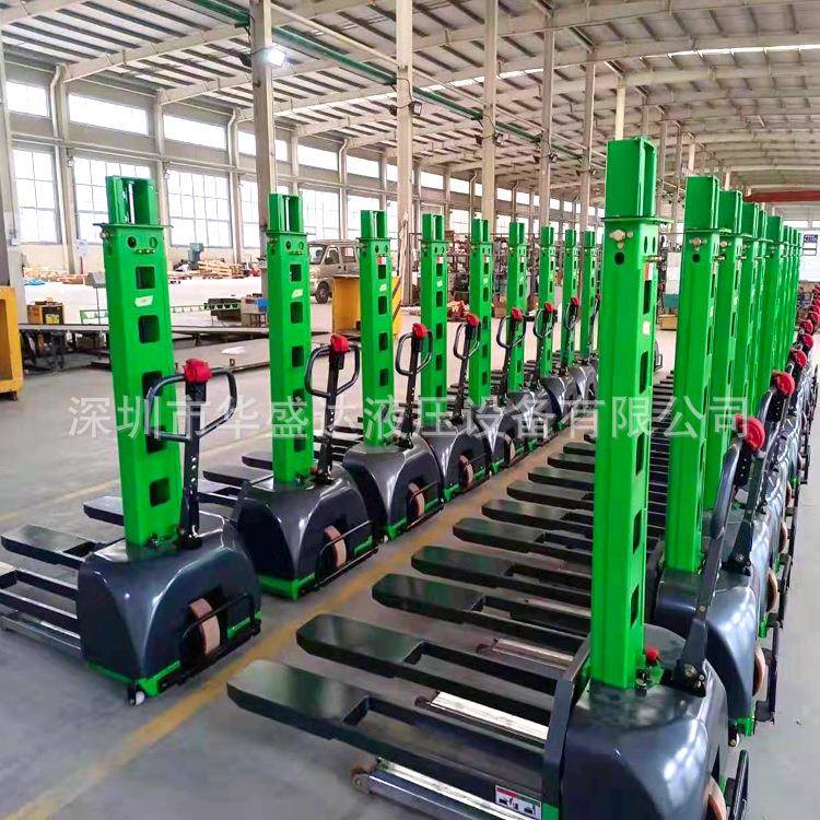 1.5吨自体登高车随车全电动堆高车货车自动上下车便携式电动叉车