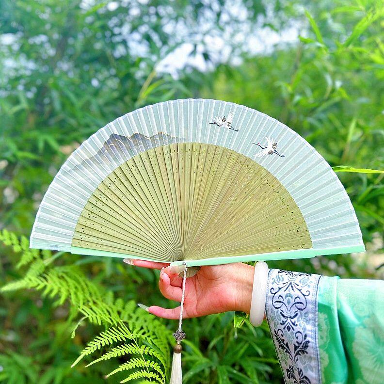 新中式女生随身小巧便携舞蹈古风扇子折扇汉服旗袍镂空拍照道具