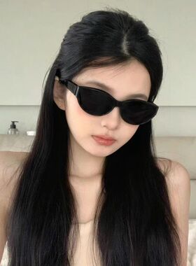 2024新款美式猫眼墨镜网红爆款高级感小脸辣妹旅游潮酷黑色眼镜女