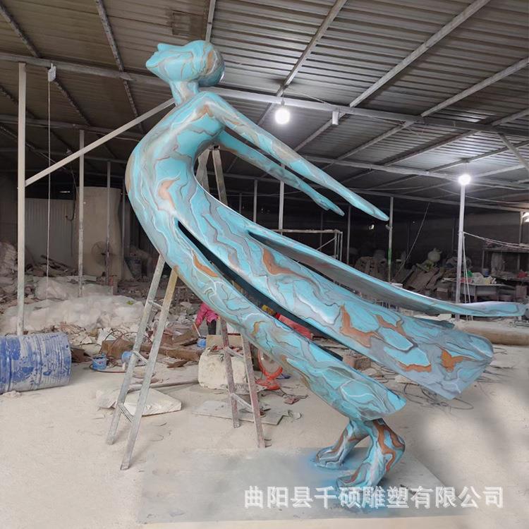 玻璃钢雕塑彩绘抽象时尚人物雕塑户外商业步行街美陈景观雕塑