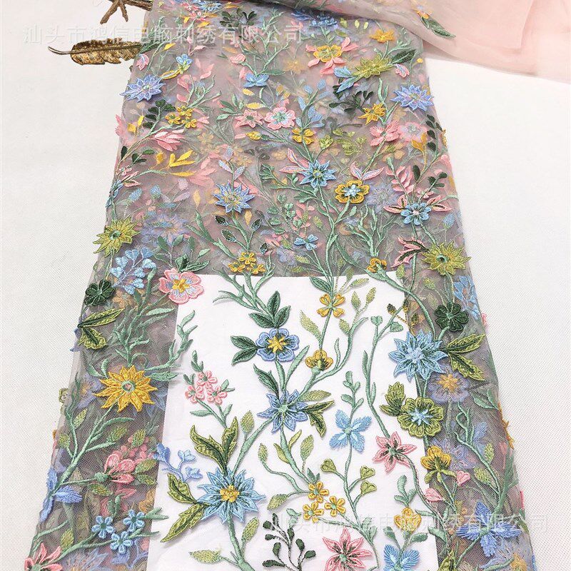 网纱多色立体绣花面料 立体感强 大花位单边花型 旗袍舞台服装款
