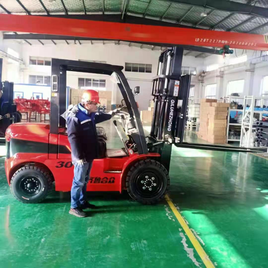 升降液压搬运车 侧移叉车3吨 内燃式越野叉车5吨柴油四驱重式叉车