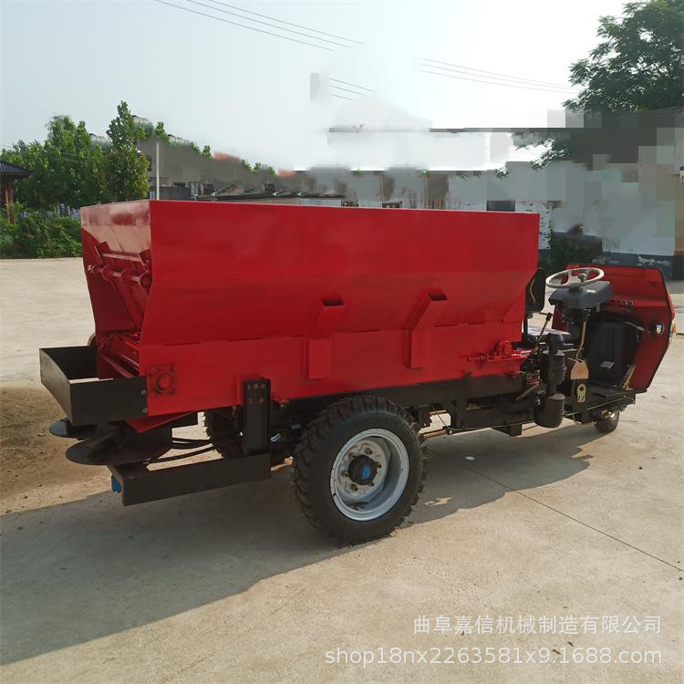 干湿颗粒肥料抛粪车32马力牛羊猪粪扬粪机柴油动力撒粪车