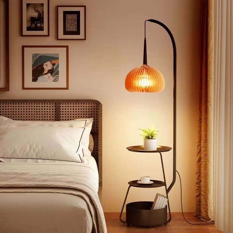 落地灯新款中古风客厅高级感卧室床头柜置物一体无线充台灯