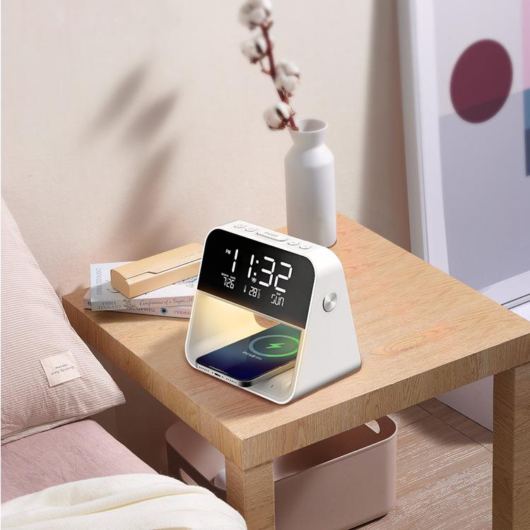新款智能多功能氛围灯卧室床头时钟唤醒闹铃QI无线充多功能小夜灯