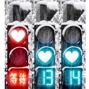 公园美陈摆件工厂大型户外景区路旁创意拍照打卡点爱心红绿灯