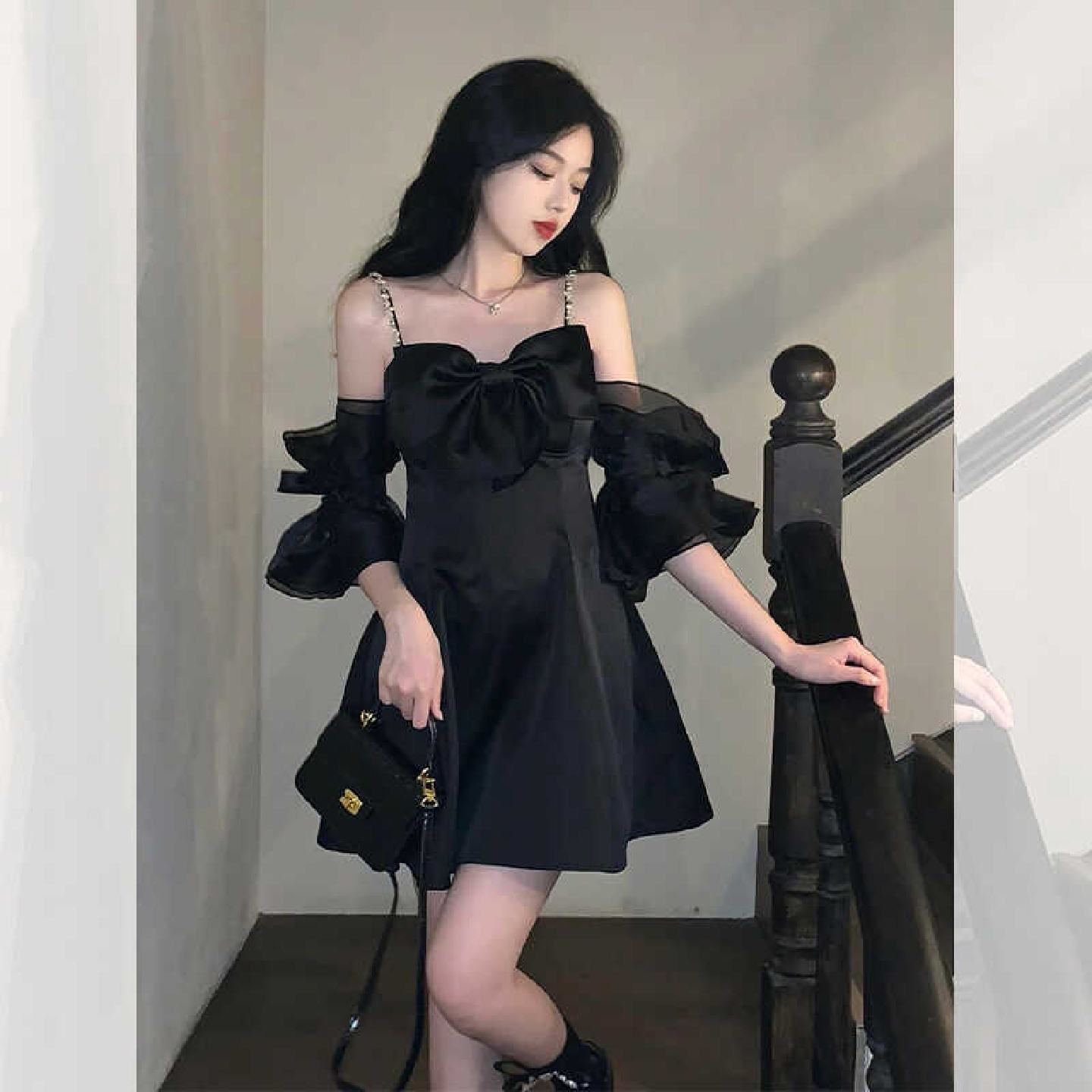 法式一字肩黑色吊带连衣裙子女夏2025新款小个子蝴蝶结礼服小黑裙