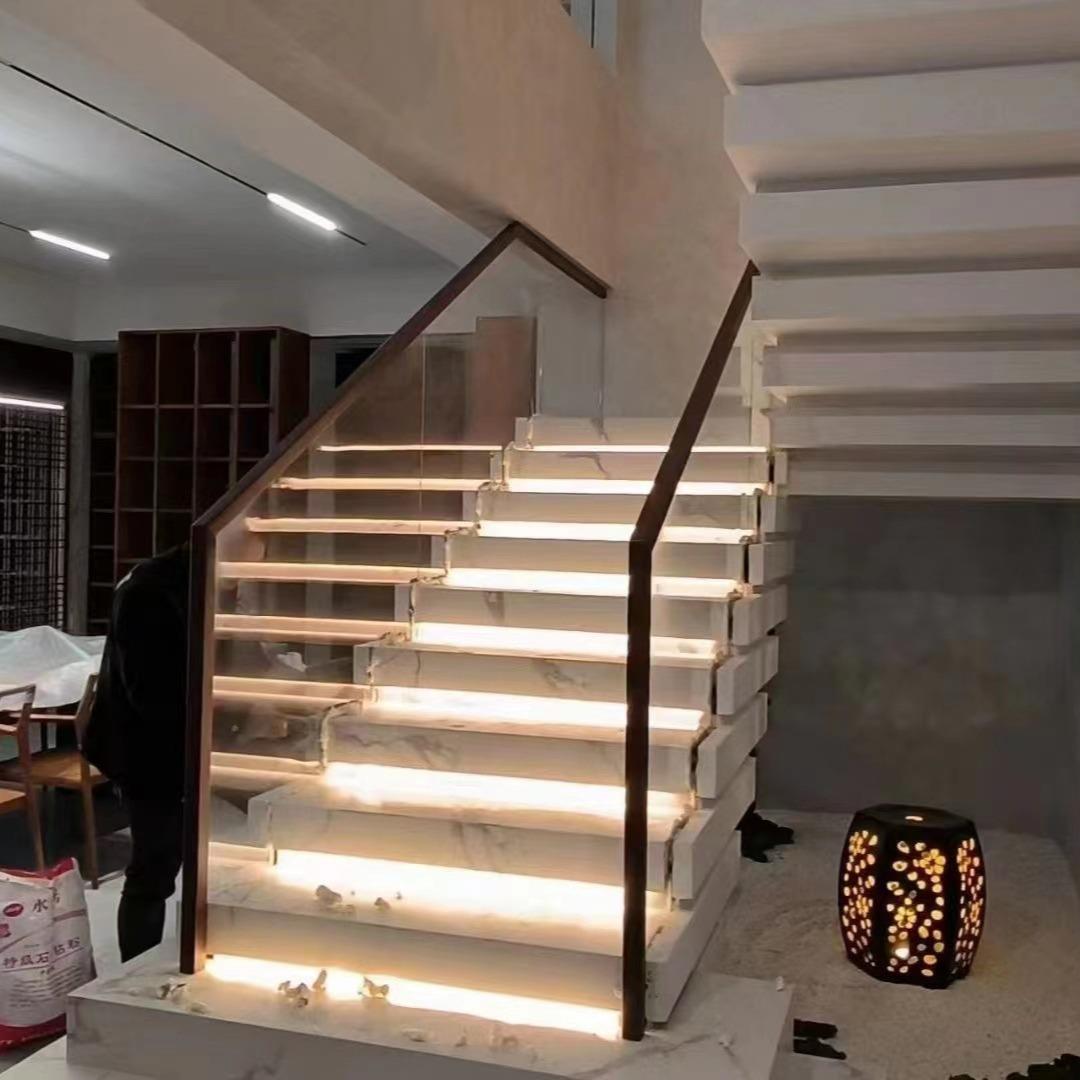 家用双梁楼梯别墅复式阁楼室内整体现代简约家装钢木楼梯