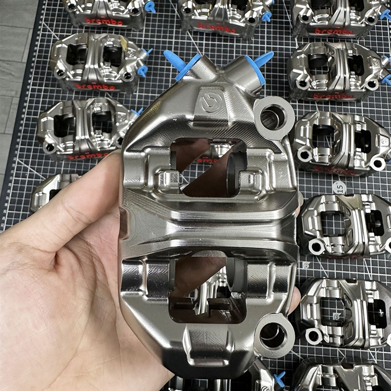 国产鲍鱼 GP4ms大辐射一体式成型卡钳刹车泵适用宝马川崎大排摩托