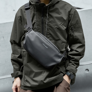 胸包男款潮流斜挎包男士运动背包小挎包男生腰包单肩包通勤邮差包