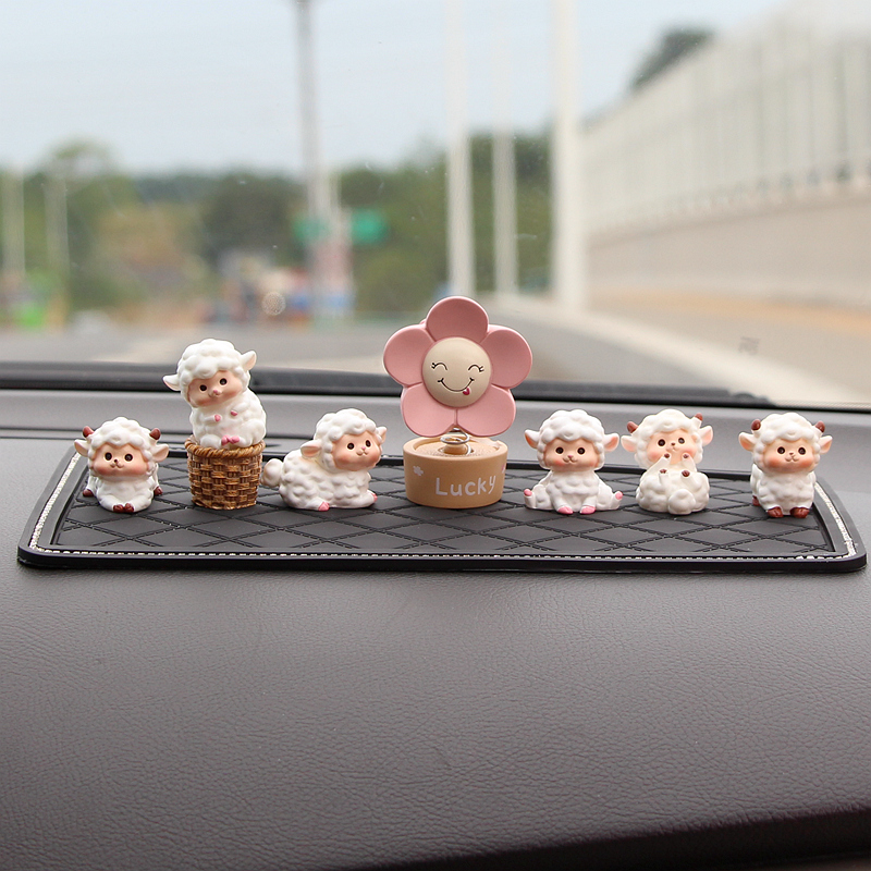创意汽车装饰摆件可爱小羊中控台副驾驶女神款车内饰车载车上用品