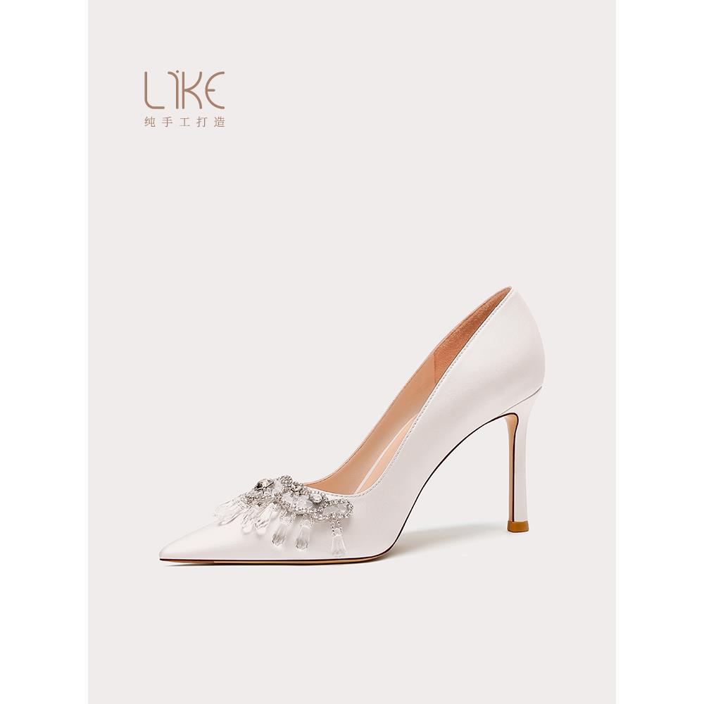 俪珂白色婚鞋不累脚高级感秋冬季新娘主婚纱鞋绸缎水钻小众高跟鞋