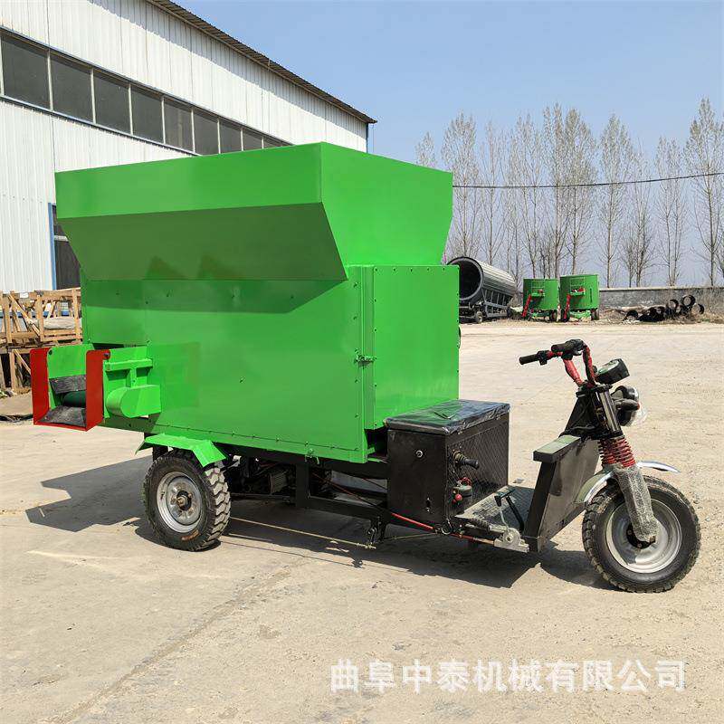 电动螺旋式后出料饲喂车牛羊饲养场3方投料车青贮草料均匀撒草车