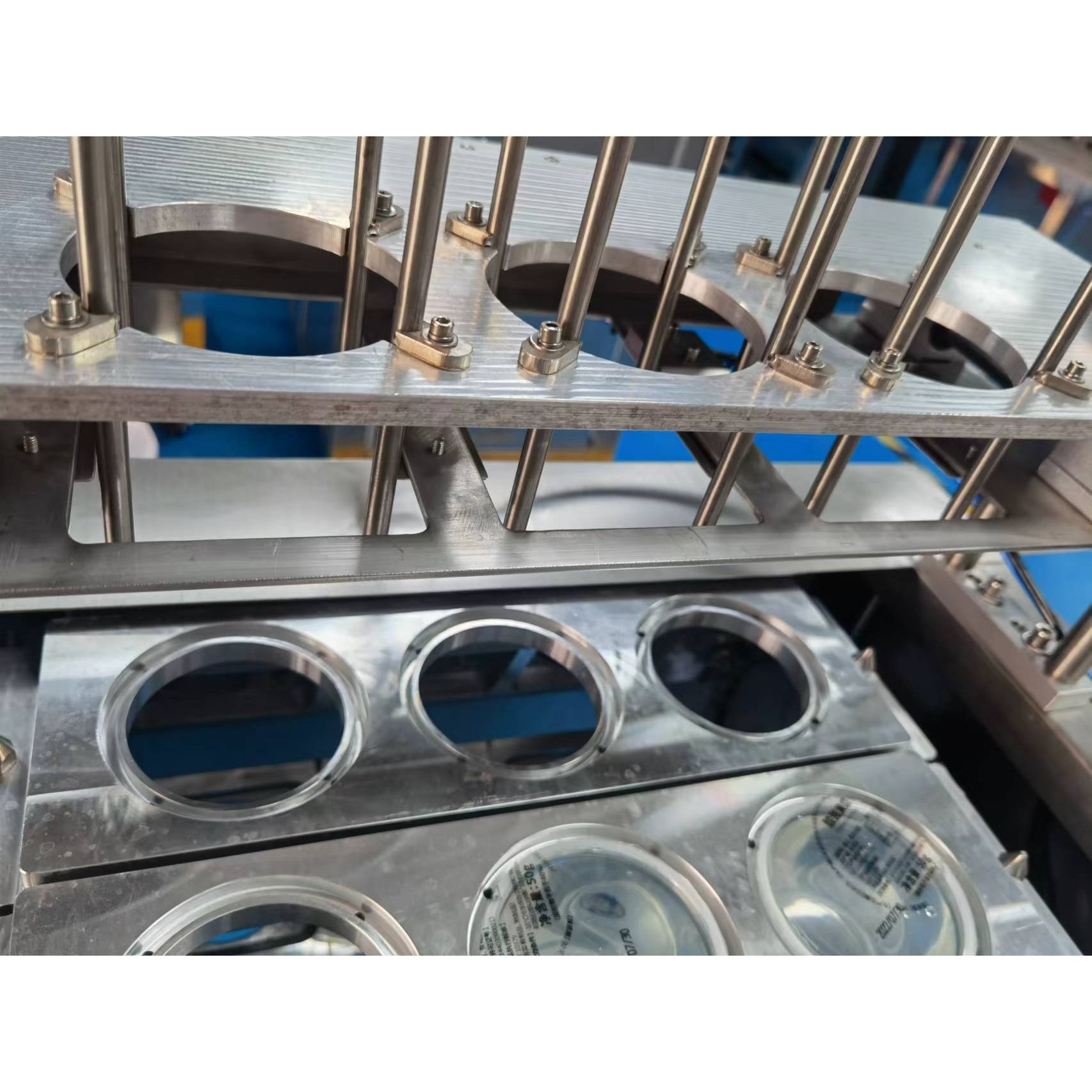 一出三自动落杯灌装封口机绿豆沙酸梅汤灌装封口不锈钢+气动打码