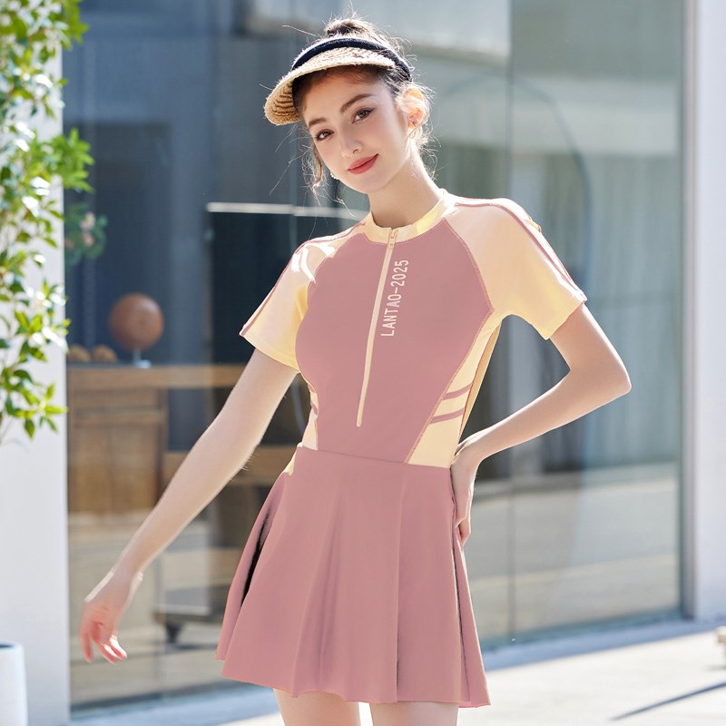 大码泳衣女2025新款胖mm遮肚显瘦学生保守连体裙式平角泡温泉泳装